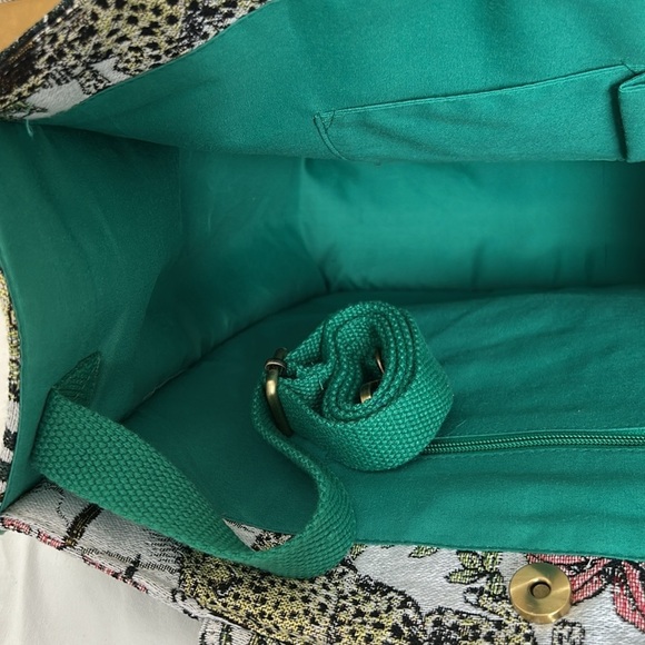 America & Beyond Beaded Safari Tote - Picture 6 of 7